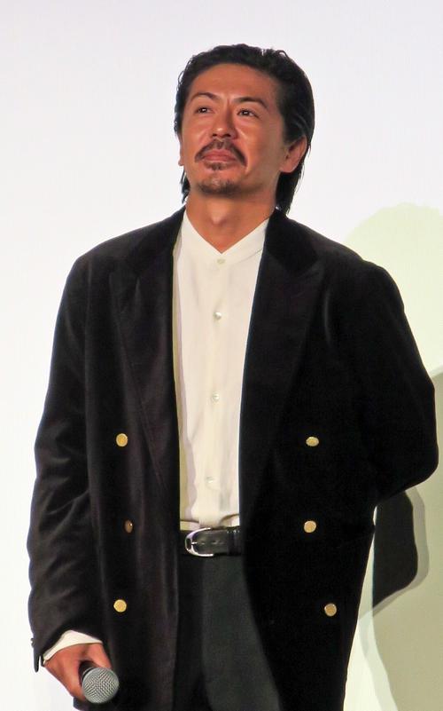 森田剛「ひざ枕は奥さんのかかとを引っ張って」映画「アナウンサーたちの戦争」で主人公演じる