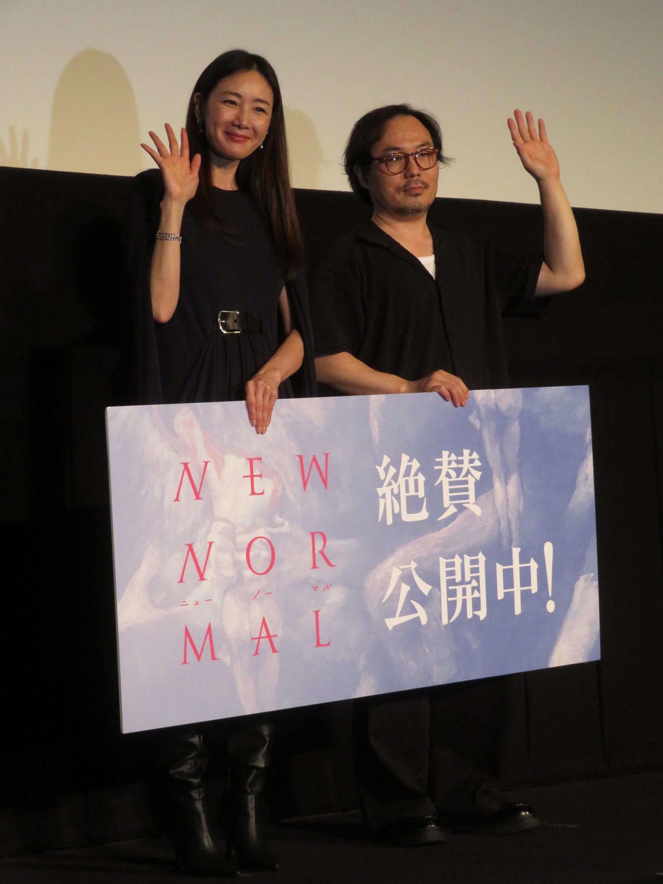 韓国映画「ニューノーマル」初日記念プレミアムイベントに登壇したチェ・ジウとチョン・ボムシク監督（撮影・村上幸将）