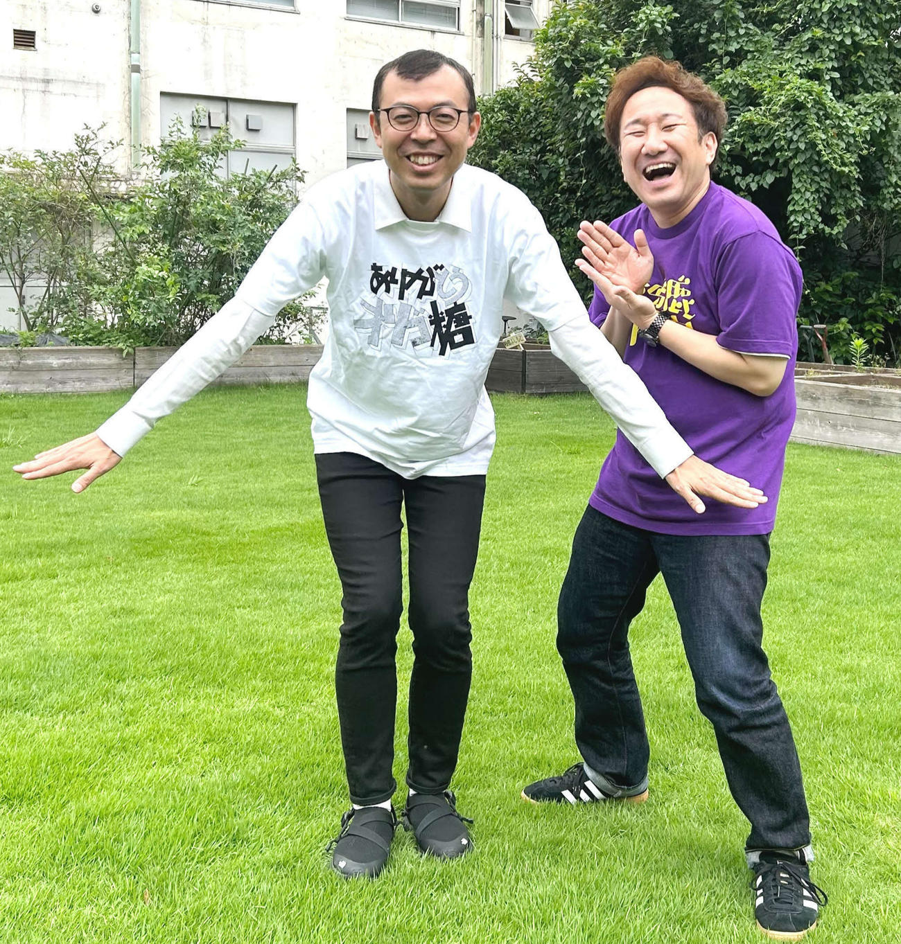 ジョイマンの高木晋哉（左）と池谷和志（2023年6月撮影）