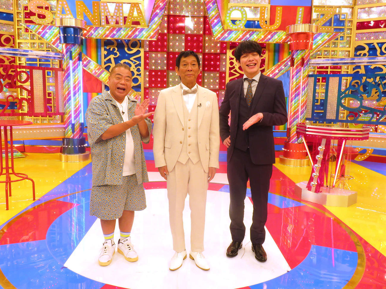 テレビ東京系「さんまさん！ここで問題です～解答者・明石家さんまVSクイズさん～」の収録に参加した、左から出川哲朗、明石家さんま、川島明