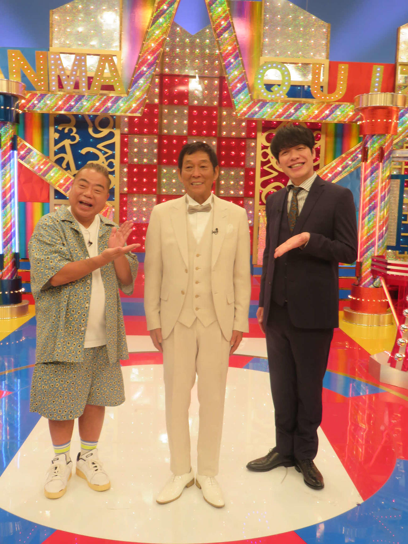 テレビ東京系「さんまさん！ここで問題です～解答者・明石家さんまVSクイズさん～」の収録に参加した、左から出川哲朗、明石家さんま、川島明