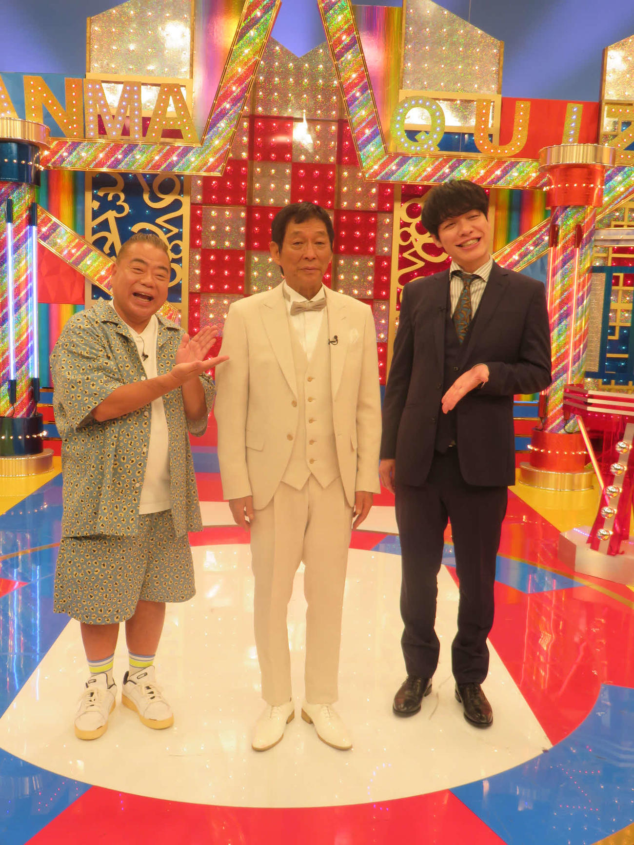 テレビ東京系「さんまさん！ここで問題です～解答者・明石家さんまVSクイズさん～」の収録に参加した、左から出川哲朗、明石家さんま、川島明