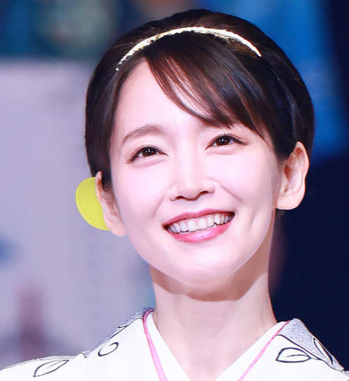 吉岡里帆「めっちゃBonito」”かわいい”コルセット　女優、ミュージシャンとメキシコ旅行
