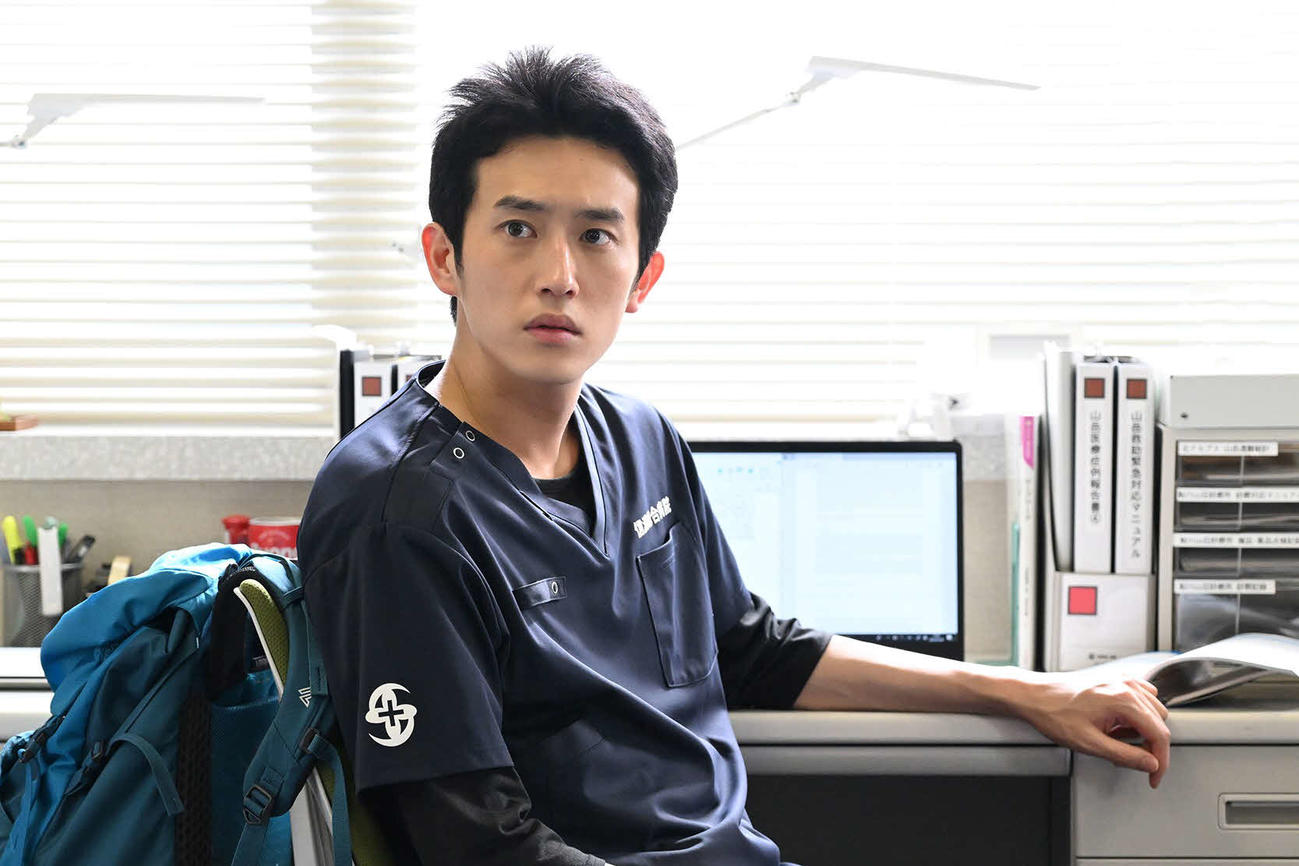 カンテレ・フジテレビ系「マウンテンドクター」より杉野遥亮（C）カンテレ