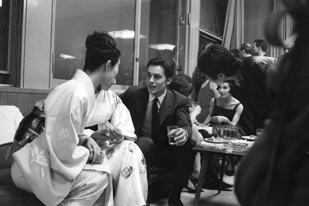 フランス映画祭レセプションに出席したアラン・ドロンさん（1963年4月撮影）