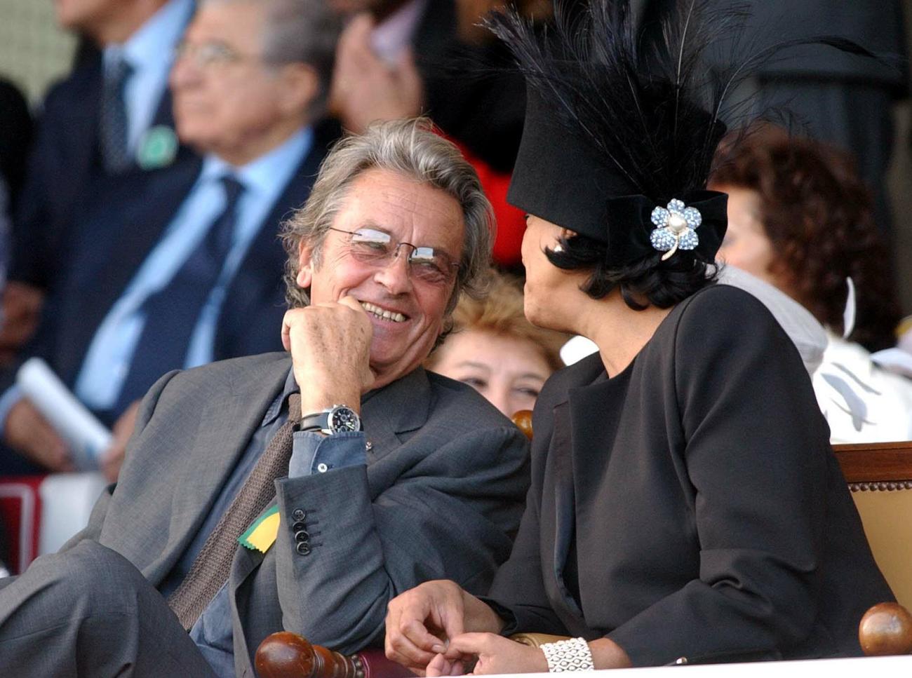 凱旋門賞を観戦するアラン・ドロンさん（2002年10月撮影）