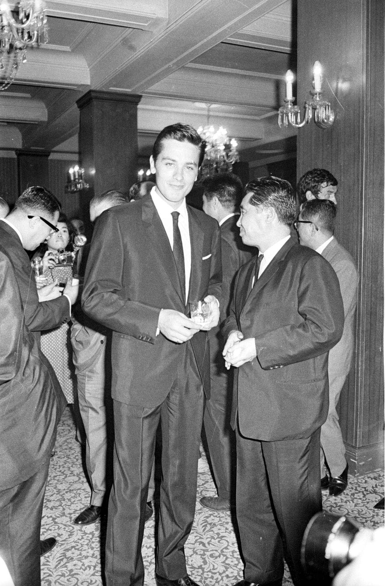 来日レセプションで笑顔を見せるアラン・ドロン　さん（1964年撮影）