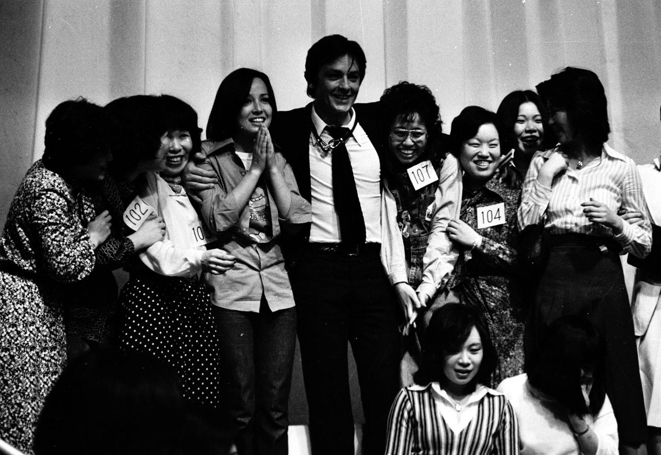 フジテレビの番組に出演したアラン・ドロンさん（1977年4月撮影）