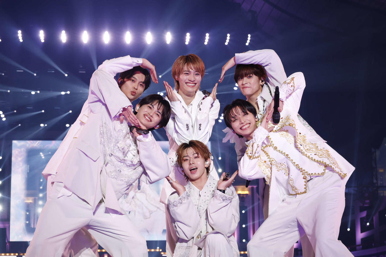 「EBiDAN THE LIVE CRUISE 2024」で歌唱するONE N■（■はアポストロフィー）　ONLY
