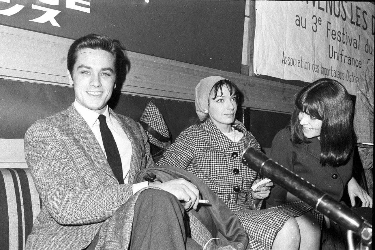 来日し高輪プリンスホテルで記者会見を行う左からアラン・ドロンさん、マリー・ラフォレ（1963年3月撮影）