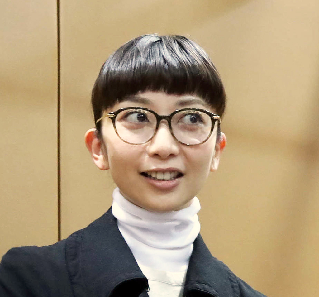 ELT持田香織、ギター練習動画公開に期待の声続々「ライブ解禁ですか?」「楽しみにしてます」 - 芸能写真ニュース : 日刊スポーツ
