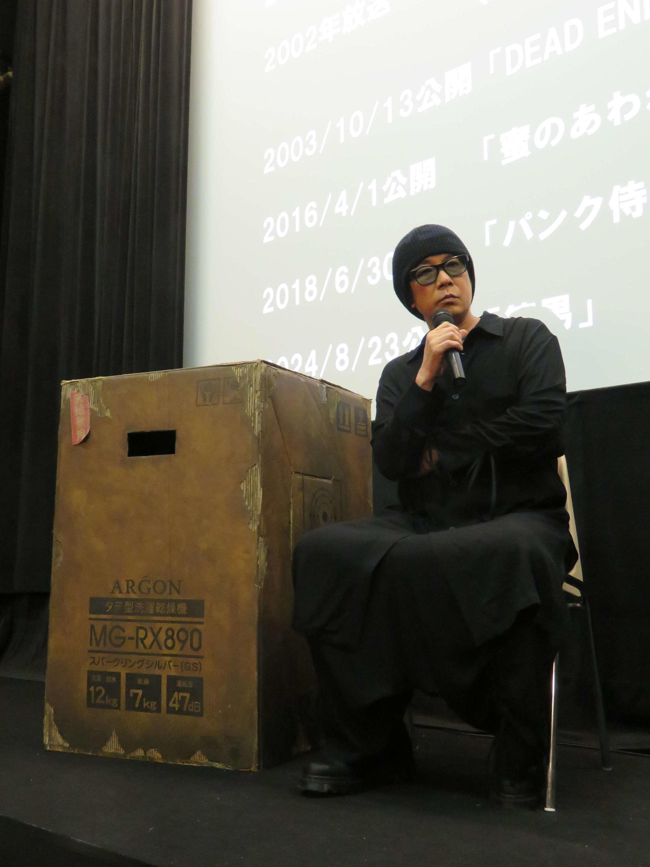 映画「箱男」公開記念「ELECTRIC DRAGON 80000V」上映イベントで笑みを浮かべる永瀬正敏（撮影・村上幸将）