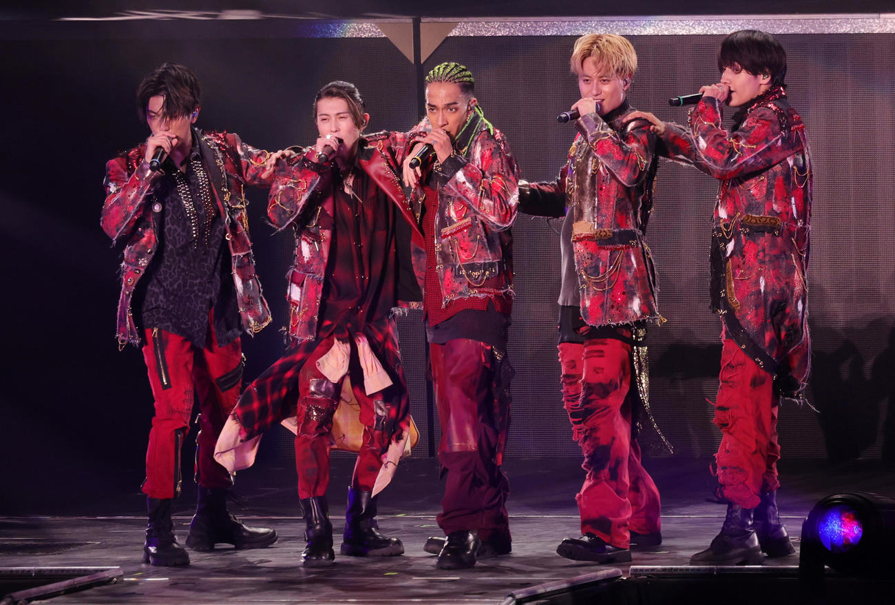 「Aぇ！group Debut Tour～世界で1番AぇLIVE～」のツアーファイナルを迎えたAぇ！group（撮影・野上伸悟）