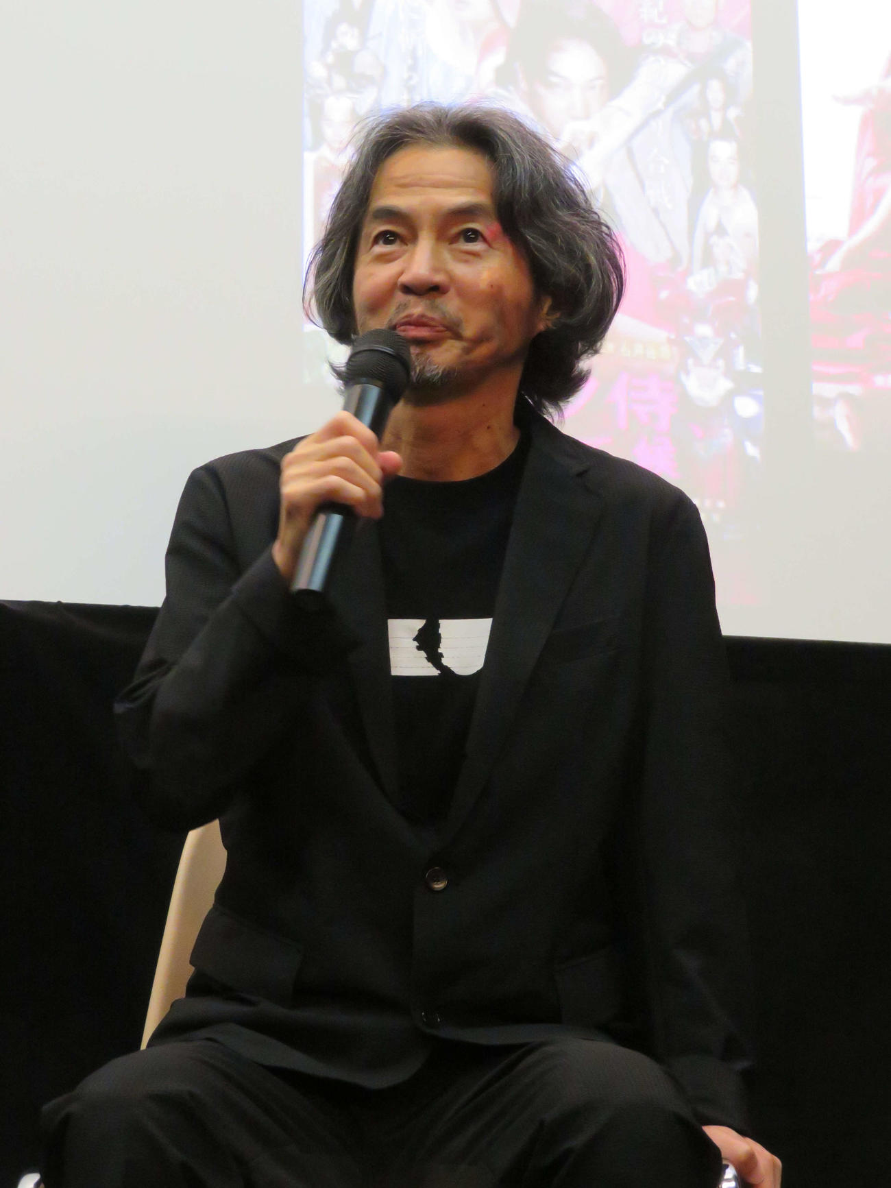 映画「箱男」公開記念「ELECTRIC DRAGON 80000V」上映イベントで笑みを浮かべる石井岳龍監督（撮影・村上幸将）