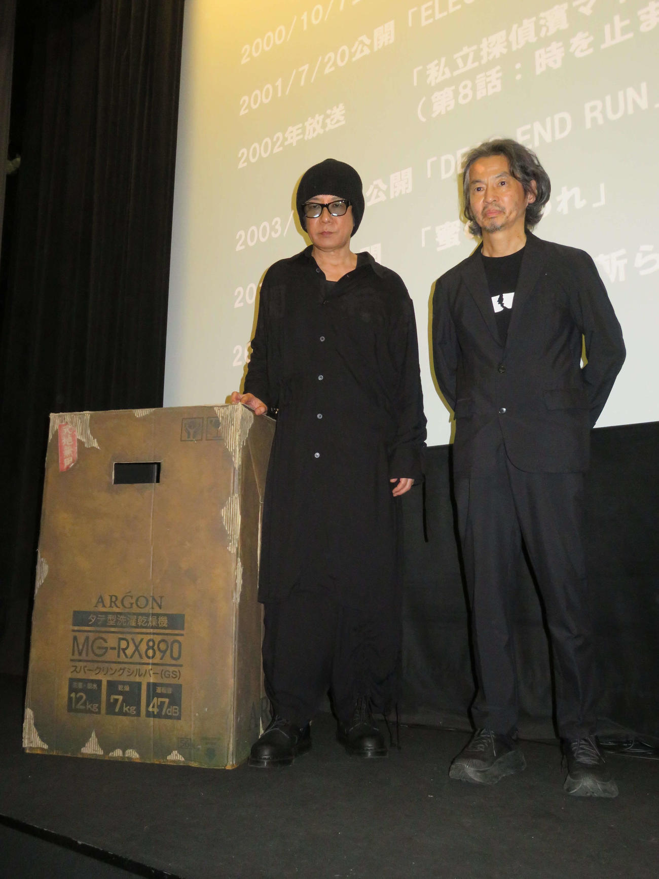 映画「箱男」公開記念「ELECTRIC DRAGON 80000V」上映イベントに登壇した、永瀬正敏（左）と石井岳龍監督（撮影・村上幸将）