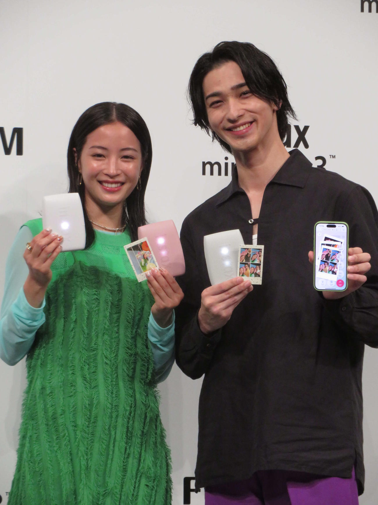 富士フイルム「instaxチェキ新商品発表会」に出席した広瀬すずと横浜流星