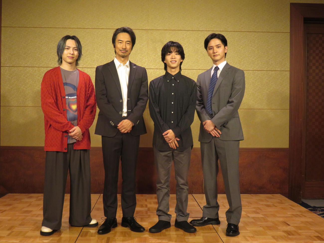 BS－TBSの連続ドラマ「ROOM　史上最悪の一期一会」の制作発表に出席した、左から吉田仁人、眞島秀和、森愁斗、瀬戸利樹