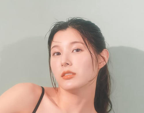グラドル彩川ひなの、黒レースの小面積ランジェリー姿で「#きょうの