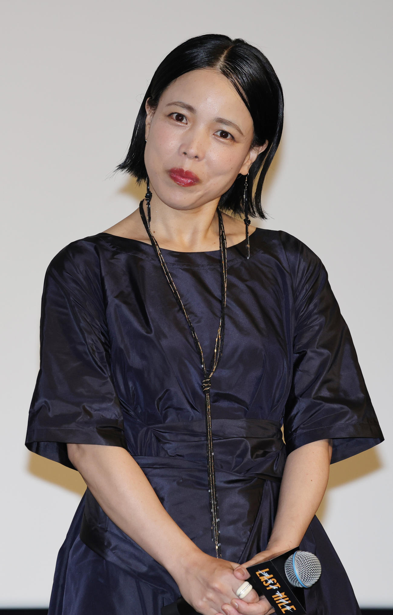 映画「ラストマイル」の完成披露舞台あいさつに登場した安藤玉恵（撮影・野上伸悟）