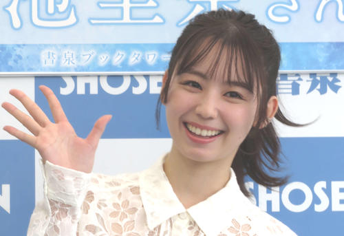 小池里奈、美くびれ際立つ白いランジェリー姿に「ますます大人っぽく」「大人になったもんだ」