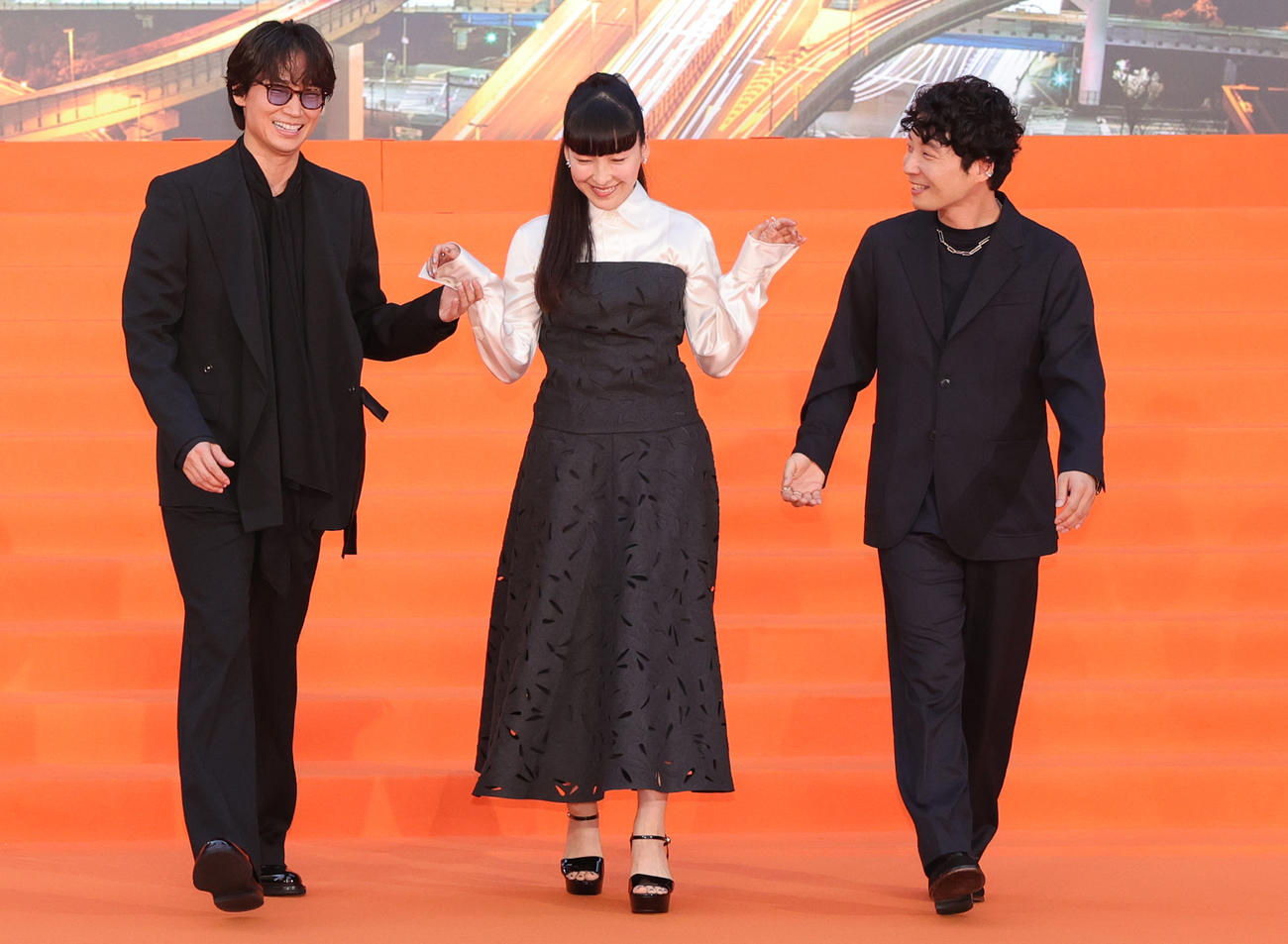 映画「ラストマイル」の「シェアード・ユニバース」プレミアムイベントに登場した、左から綾野剛、麻生久美子、星野源（撮影・野上伸悟）