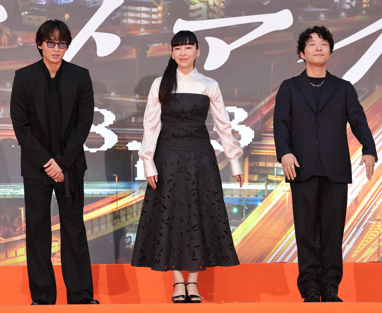 映画「ラストマイル」の「シェアード・ユニバース」プレミアムイベントに登場した、左から綾野剛、麻生久美子、星野源（撮影・野上伸悟）
