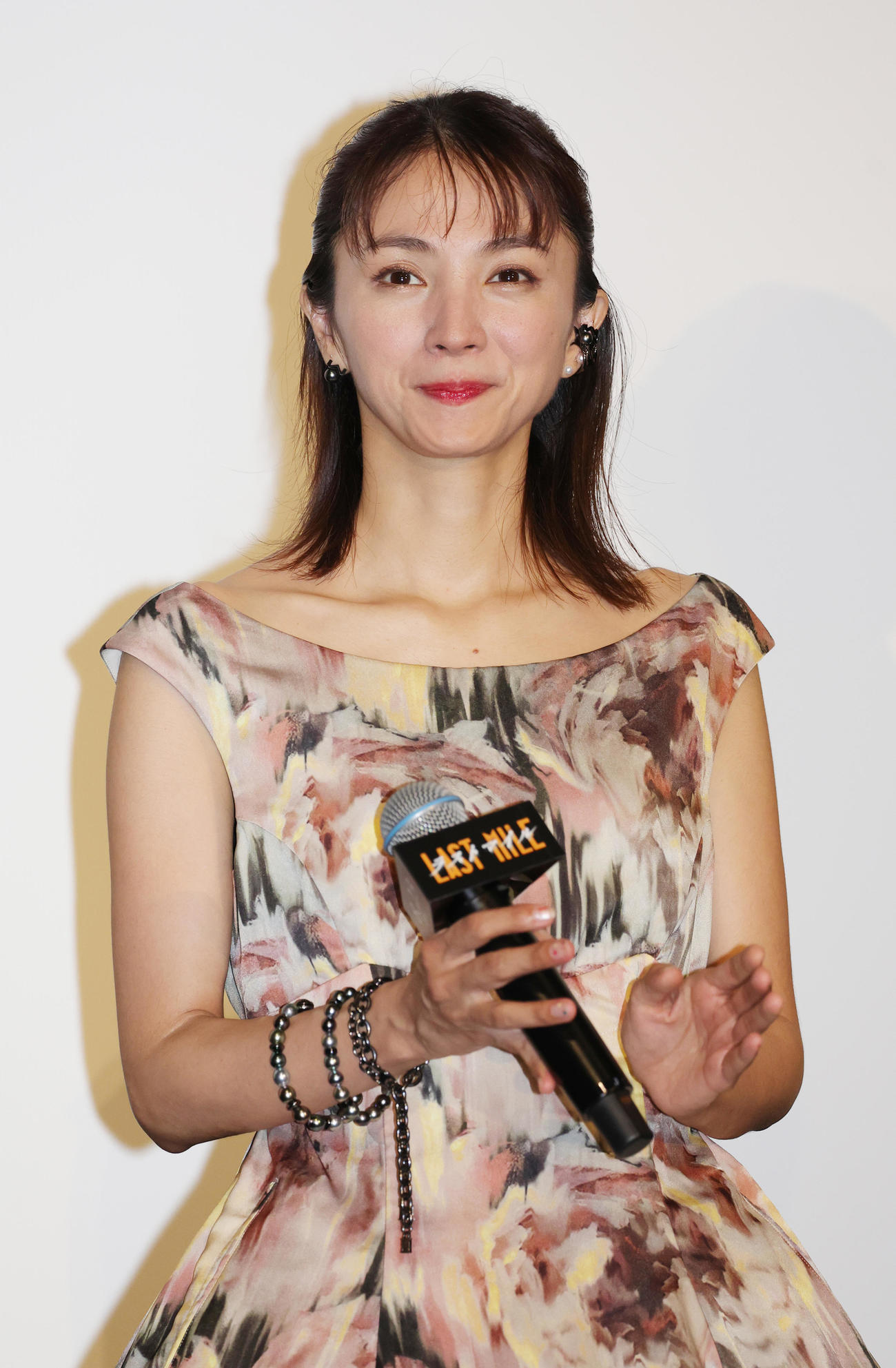 映画「ラストマイル」の完成披露舞台あいさつに登場した満島ひかり（撮影・野上伸悟）
