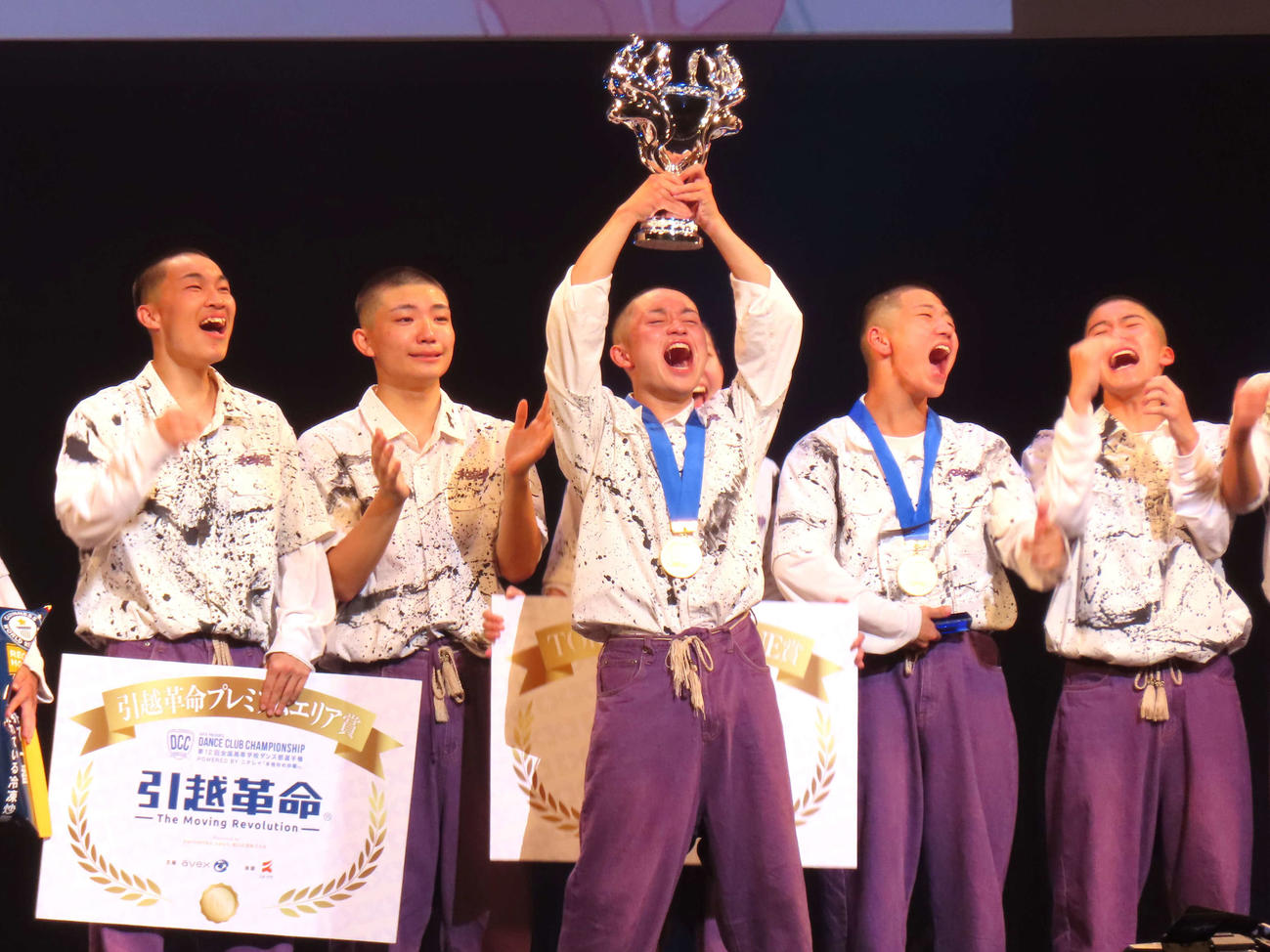 第12回全国高等学校ダンス部選手権で優勝した武南高等学校のメンバー