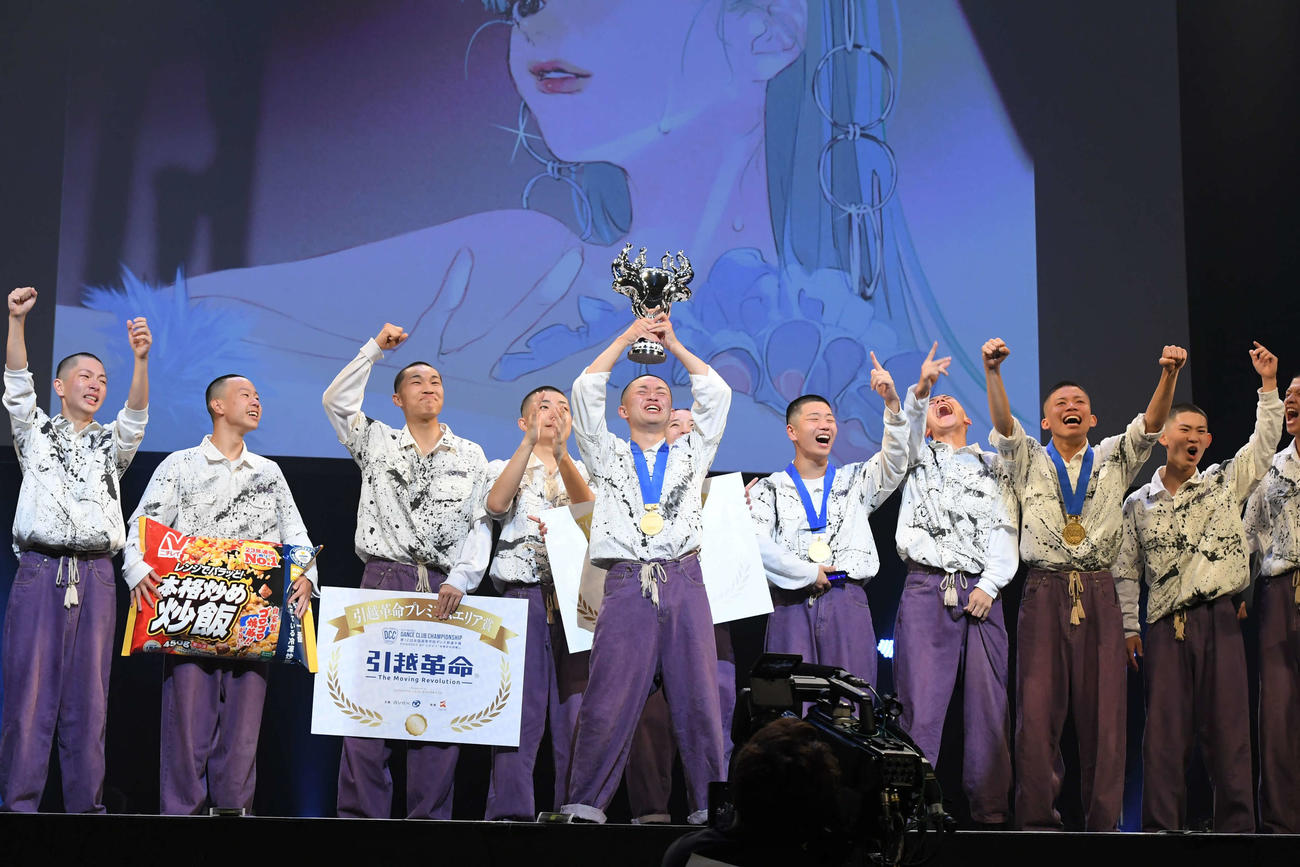 第12回全国高等学校ダンス部選手権で優勝し、喜びをあらわにする武南高等学校のメンバー