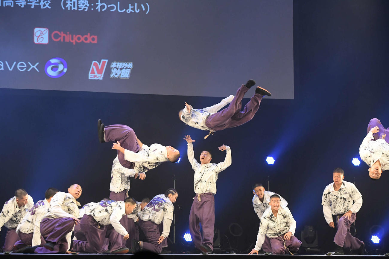 第12回全国高等学校ダンス部選手権でパフォーマンスする武南高等学校のメンバー