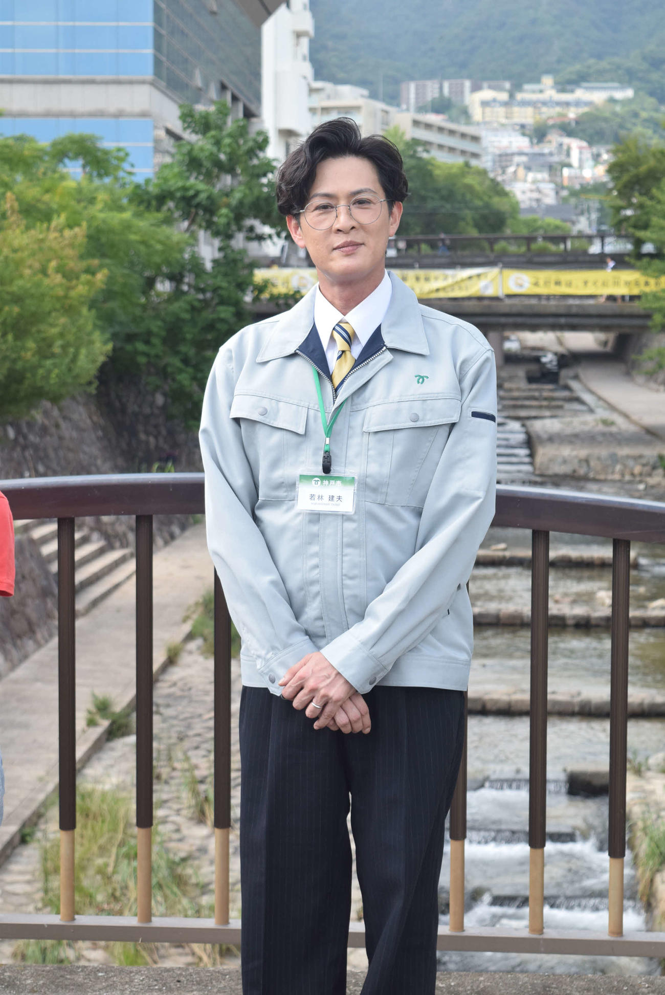 次期連続テレビ小説「おむすび」神戸ロケ取材会に出席した新納慎也（撮影・阪口孝志）