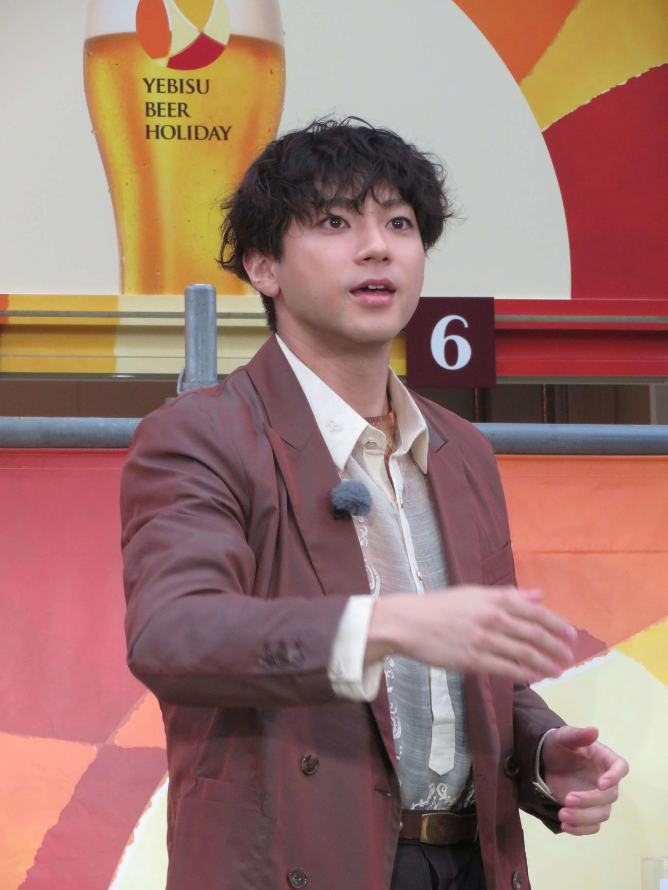 「エビス　クリエイティブブリュー　燻」新CM発表会に出席し、雷鳴に驚く山田裕貴