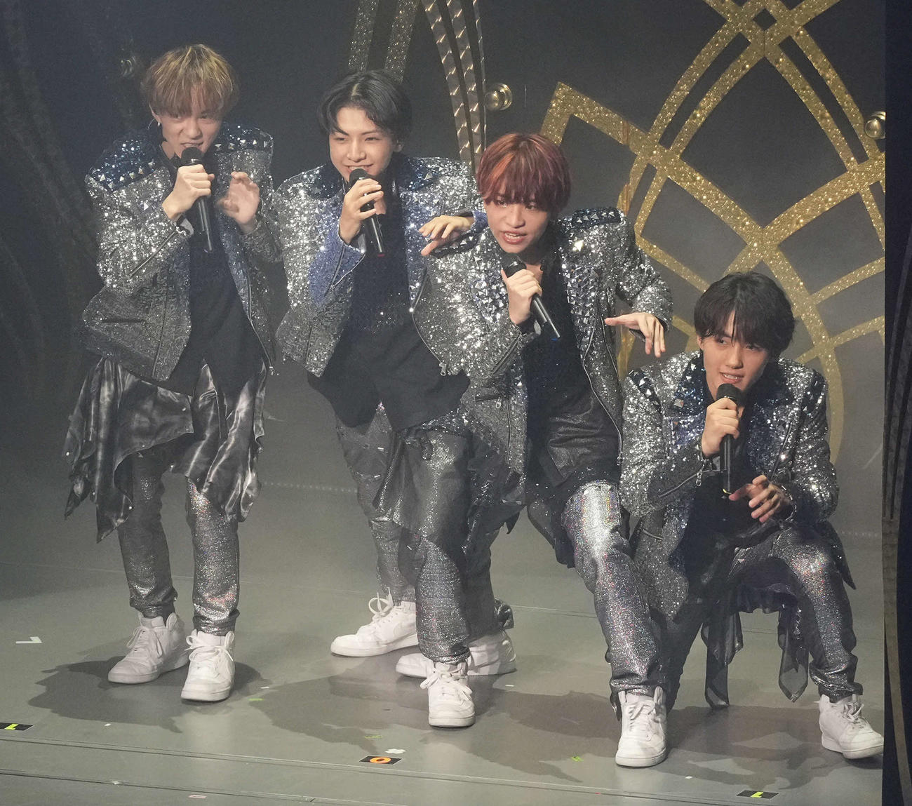 笑顔を見せる、左から長瀬結星、久保廉、山井飛翔、稲葉通陽（撮影・たえ見朱実）