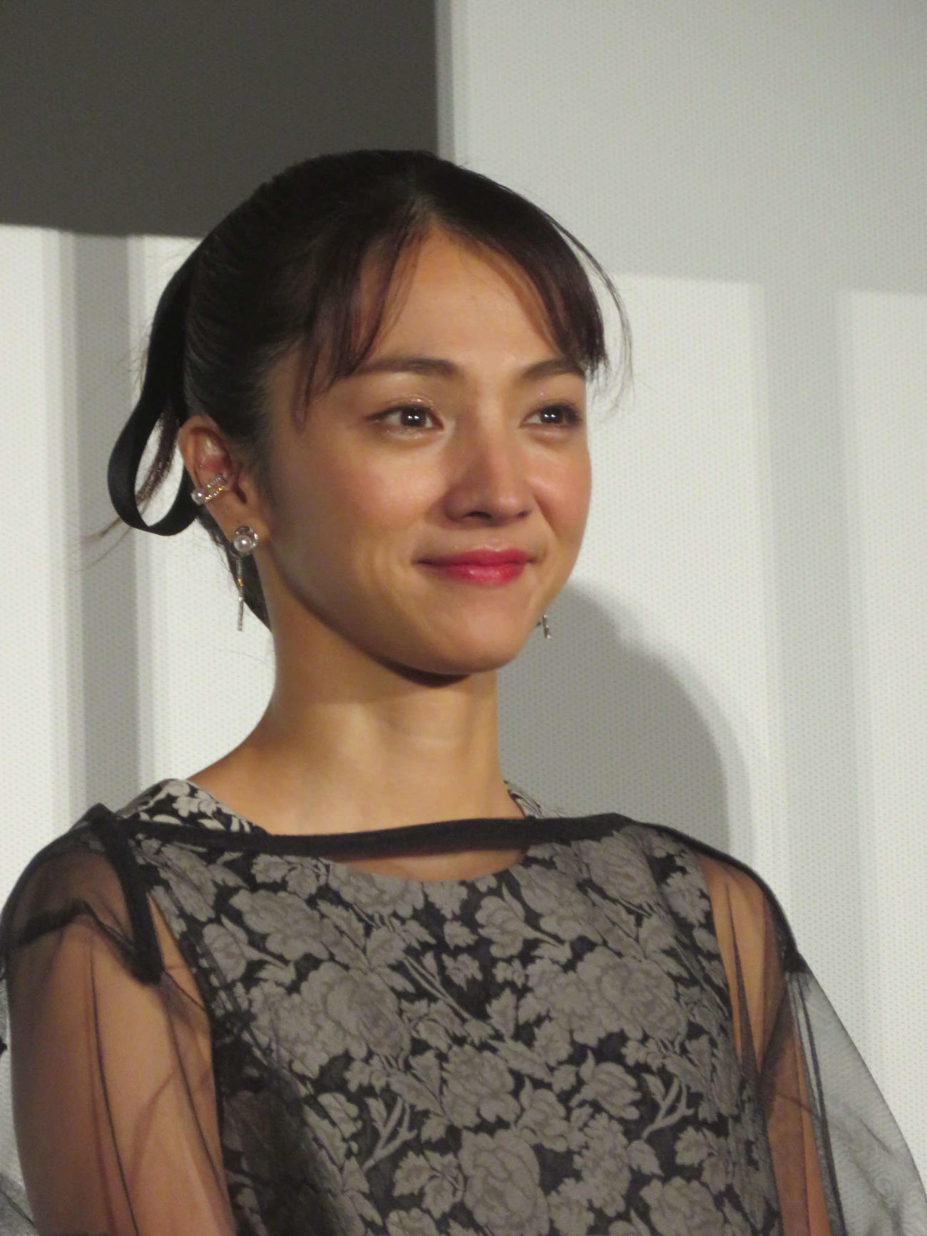 映画「ラストマイル」公開初日舞台あいさつに出席した満島ひかり