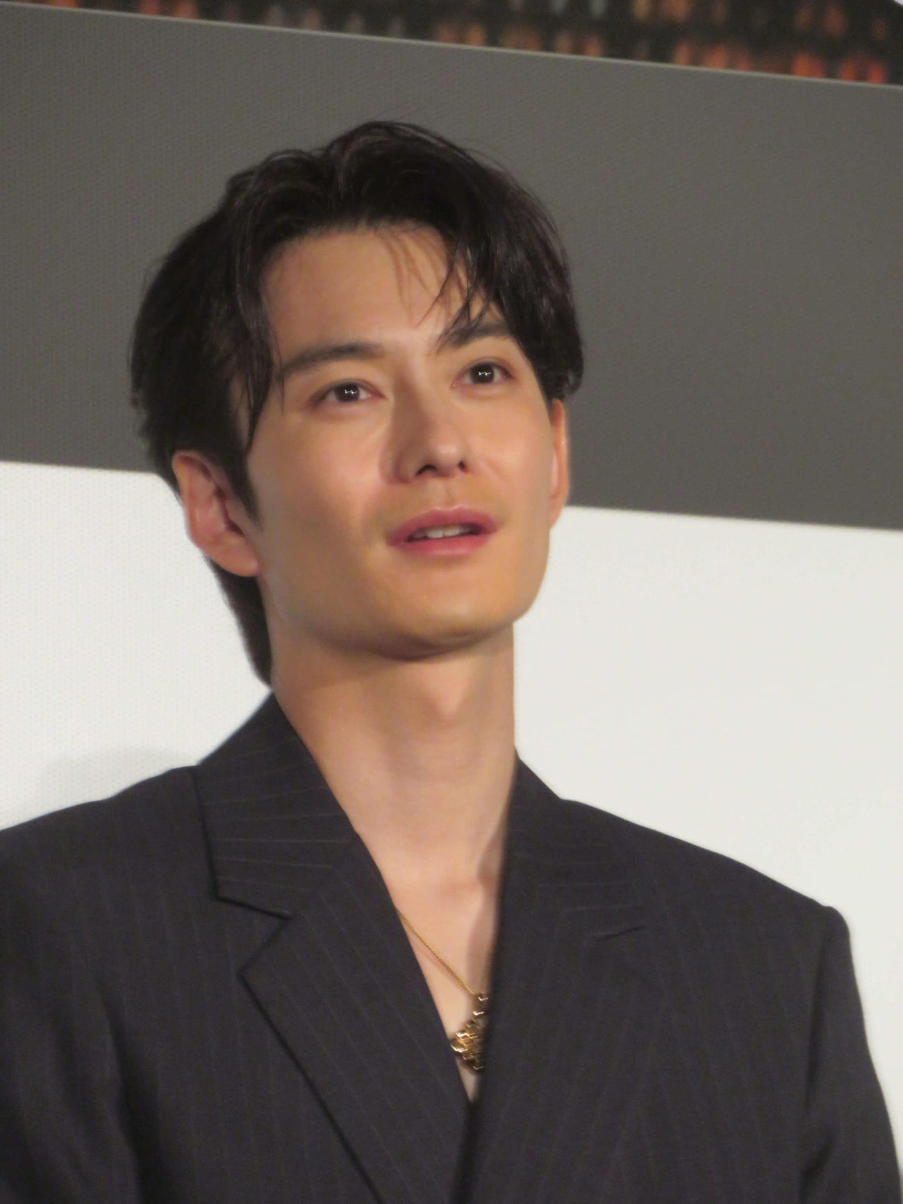 映画「ラストマイル」公開初日舞台あいさつに出席した岡田将生