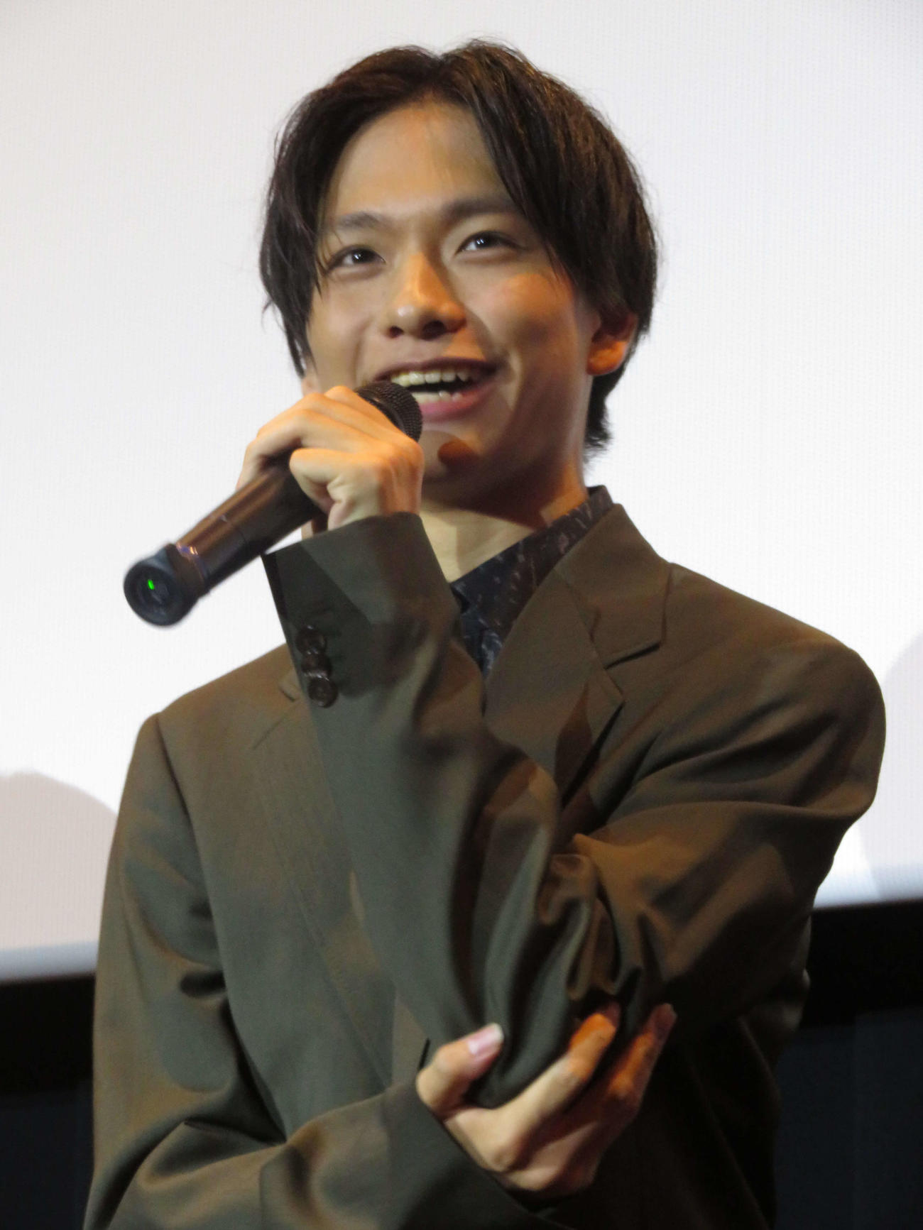 映画「サユリ」公開記念初日舞台あいさつに登壇した南出凌嘉