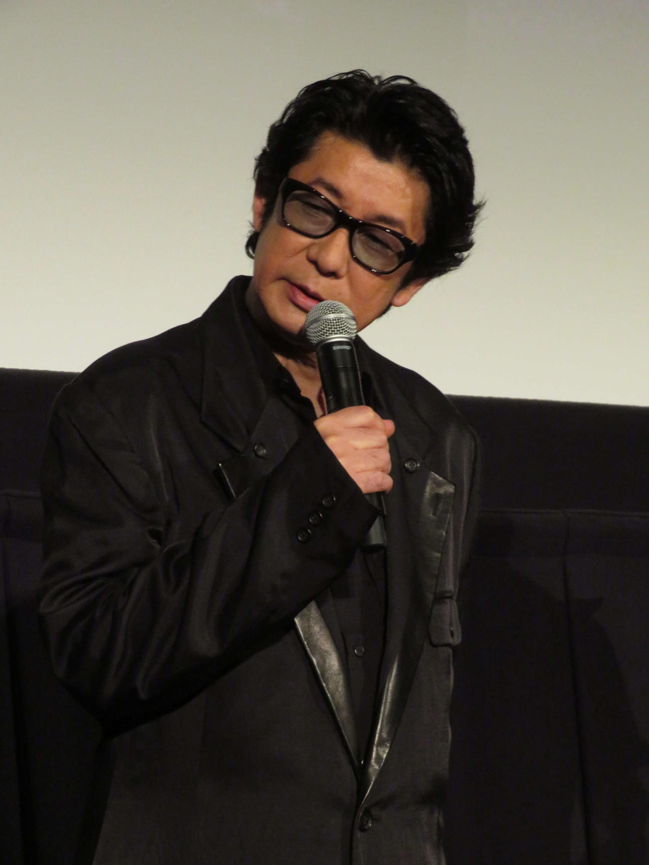 映画「箱男」公開記念舞台さいさつで感無量の表情を浮かべる永瀬正敏（撮影・村上幸将）