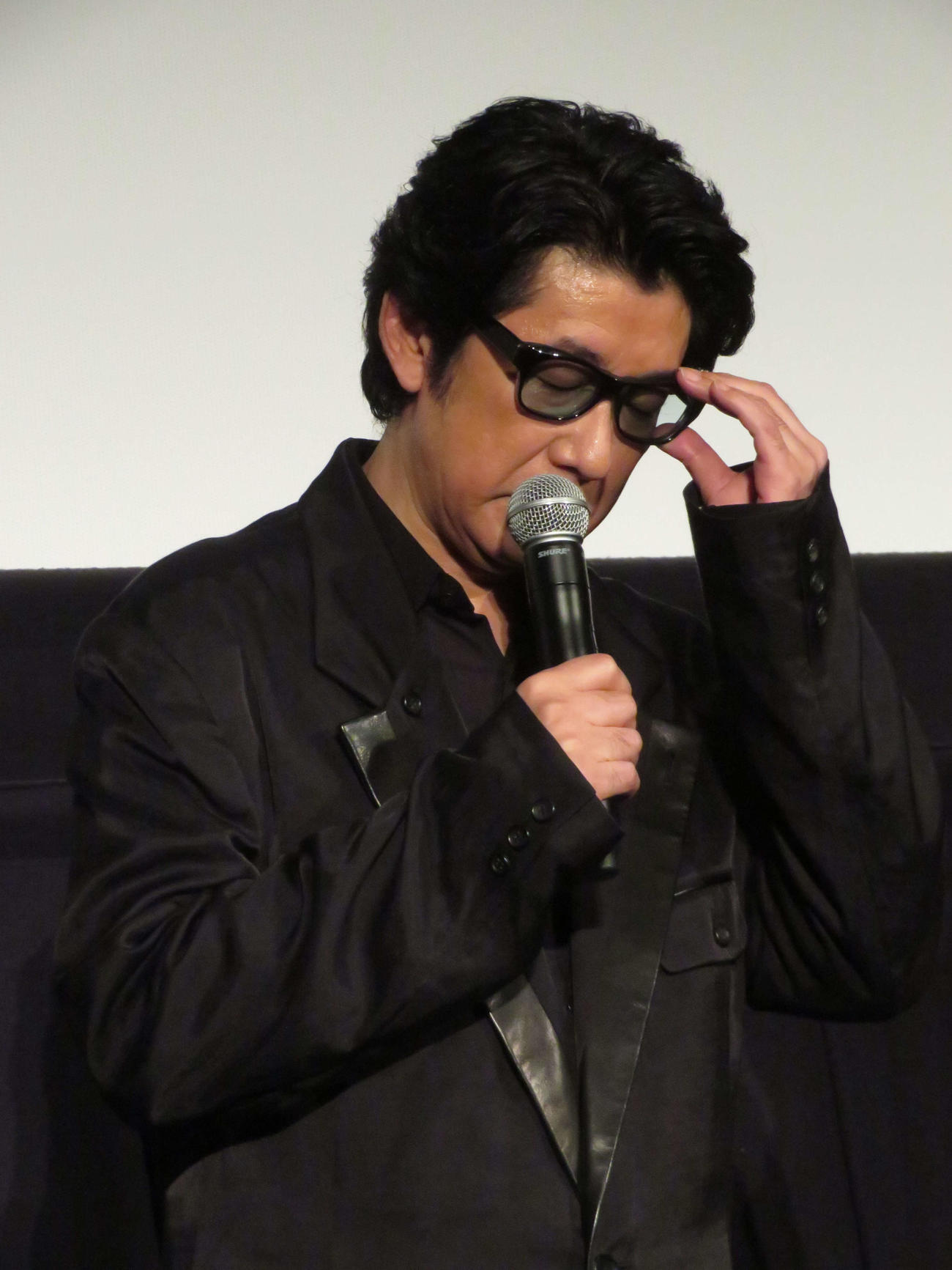 映画「箱男」公開記念舞台さいさつで感無量の表情を浮かべる永瀬正敏（撮影・村上幸将）