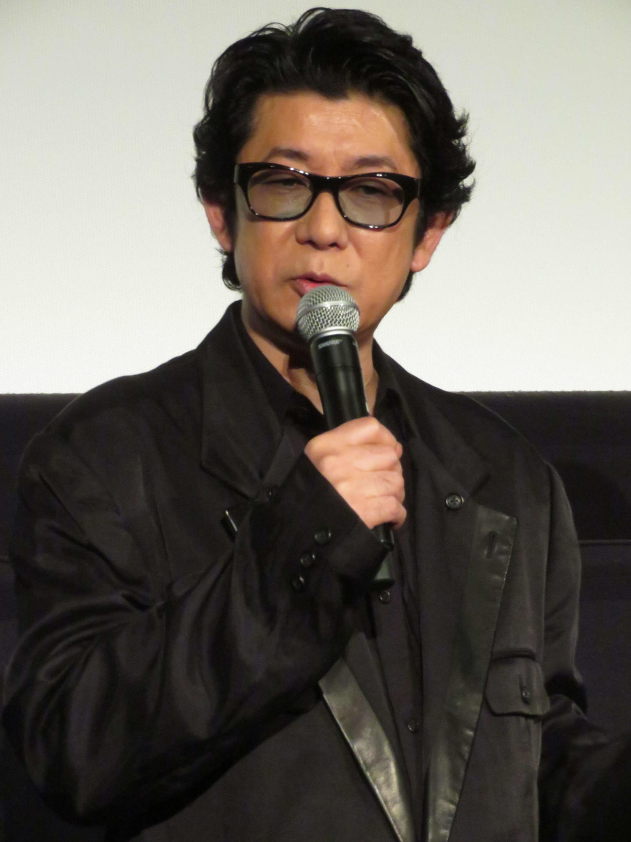 映画「箱男」公開記念舞台さいさつで感無量の表情を浮かべる永瀬正敏（撮影・村上幸将）