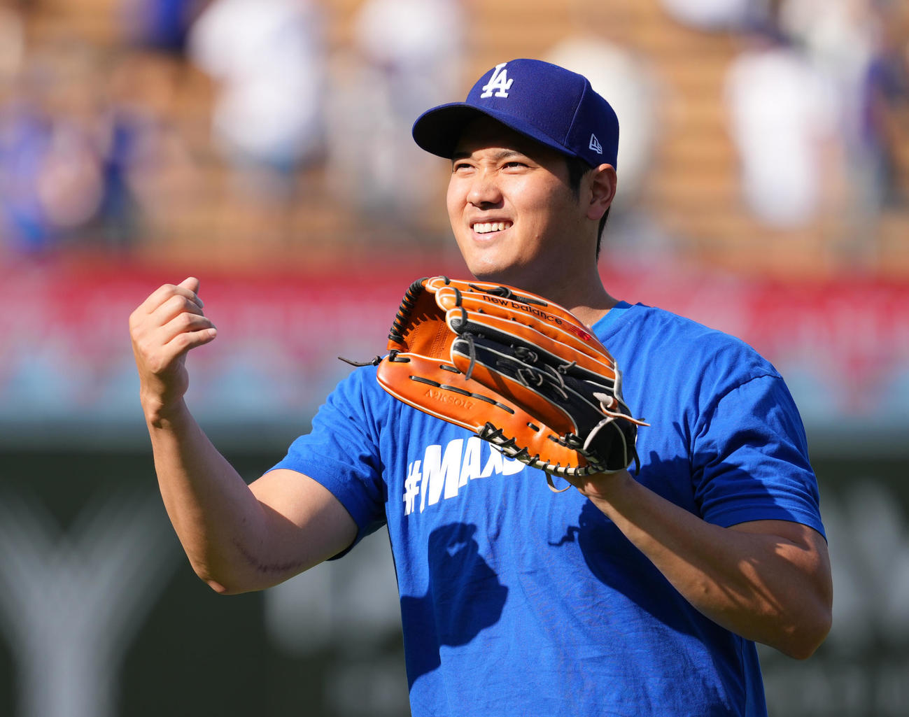 ドジャース対レイズ　散髪し、さわやかな表情で練習をするドジャース大谷（撮影・菅敏）