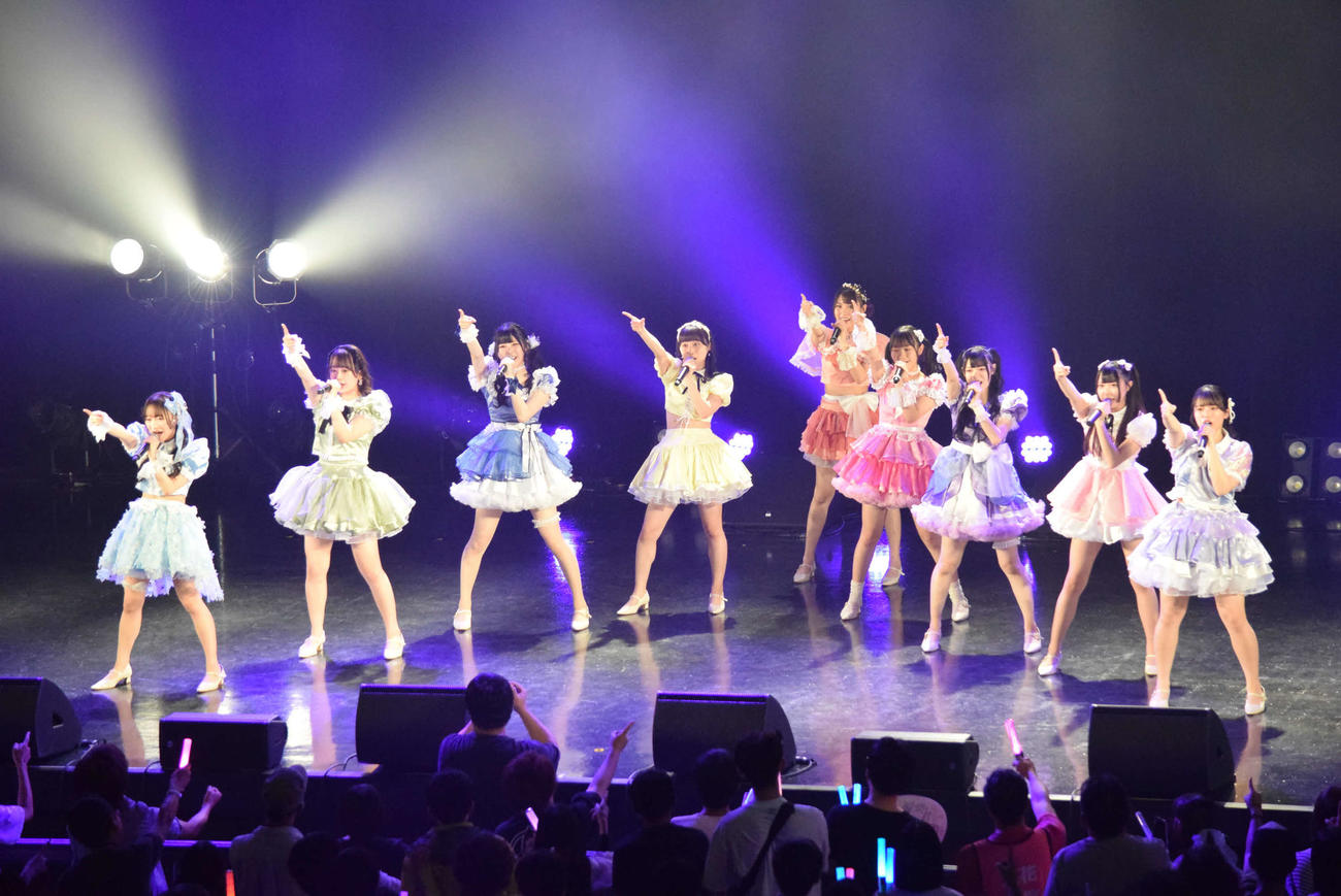 初お披露目となった山田菜々プロデュースのアイドルグループ「すべての瞬間は君だった。」（撮影・阪口孝志）
