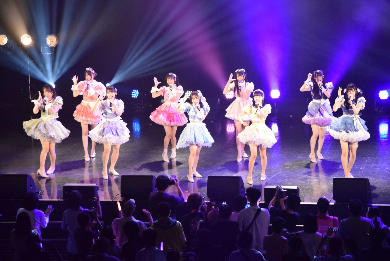 初お披露目となった山田菜々プロデュースのアイドルグループ「すべての瞬間は君だった。」（撮影・阪口孝志）