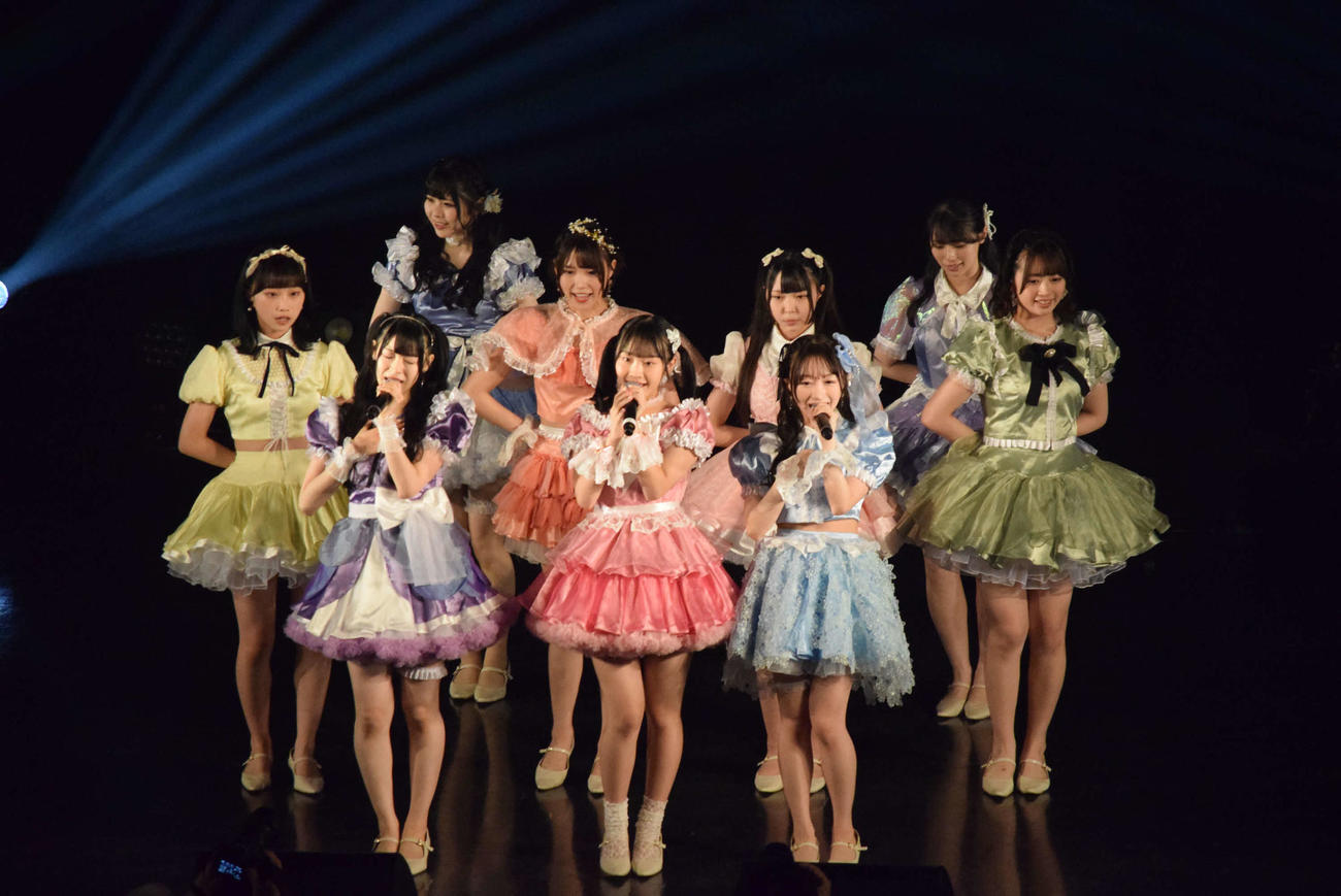 初お披露目となった山田菜々プロデュースのアイドルグループ「すべての瞬間は君だった。」（撮影・阪口孝志）
