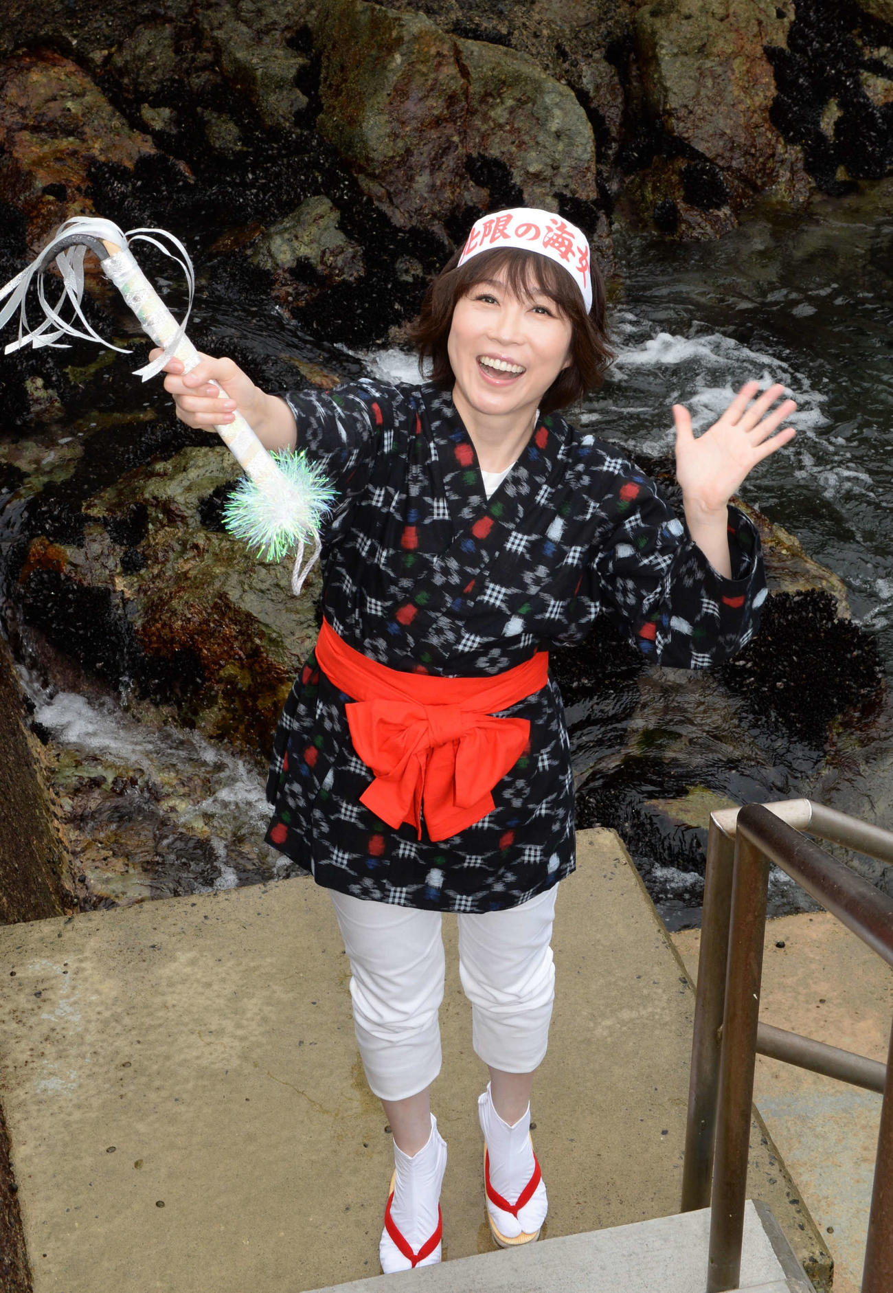 新曲の舞台になった三陸で「1日北限の海女ちゃん」になった水森かおり
