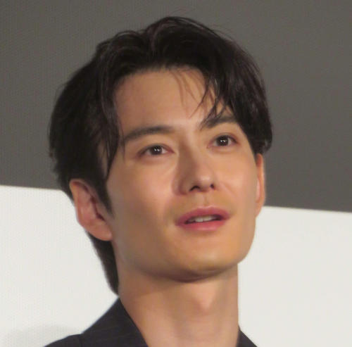 岡田将生、黒髪ボブヘア自撮りショット公開「ボブ将生ありじゃないの？」好評の声続々