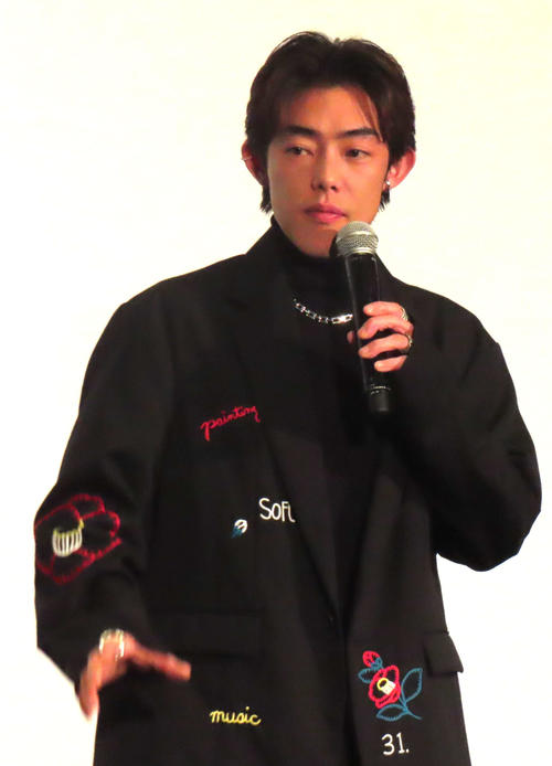 「地面師たち」ホスト楓役で話題の俳優・吉村界人、撮影時のオフショット公開「ちょうど去年」