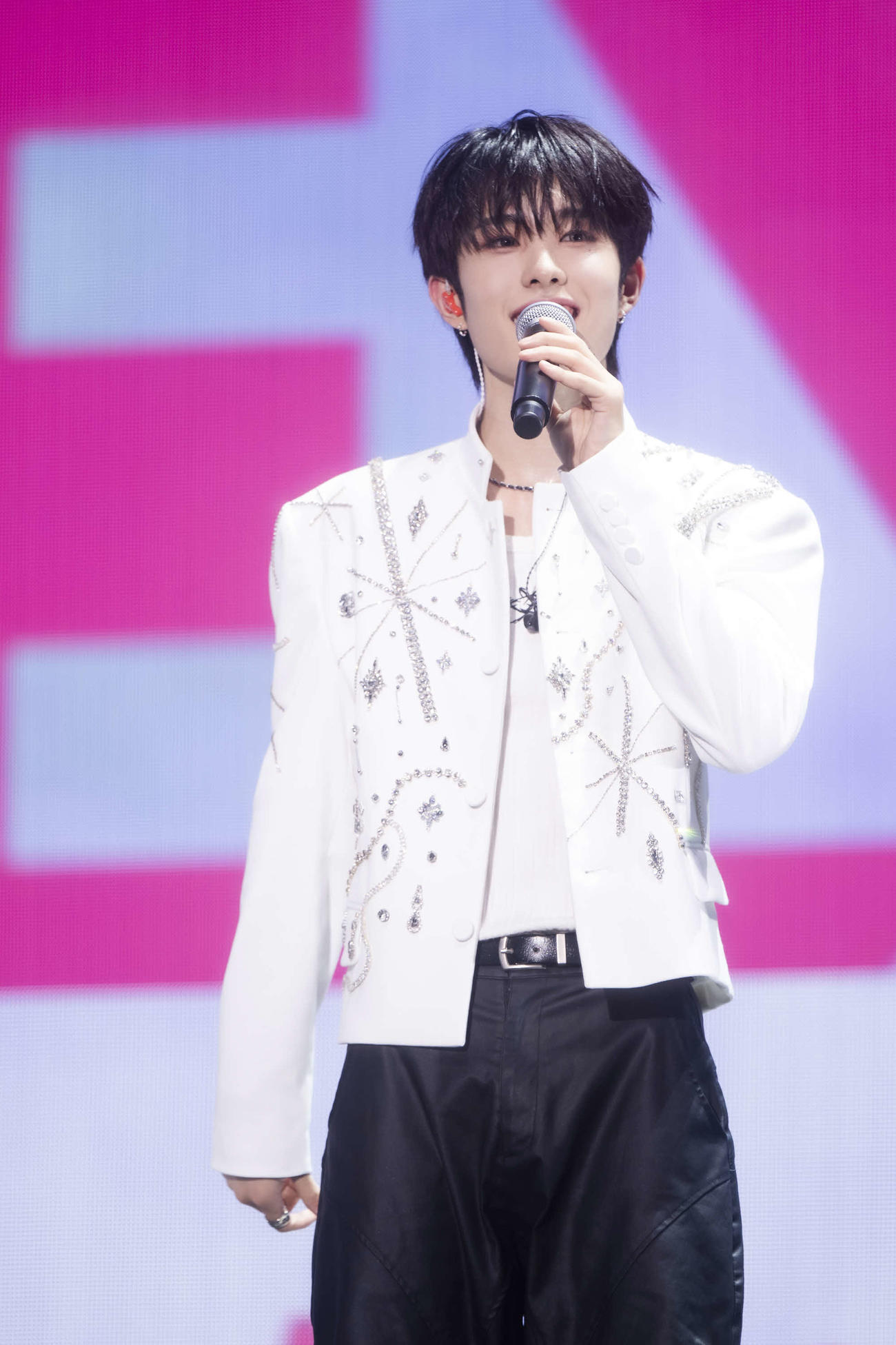 ショーケース・ツアーに登場したNEXZのHYUI（撮影：田中聖太郎写真事務所）