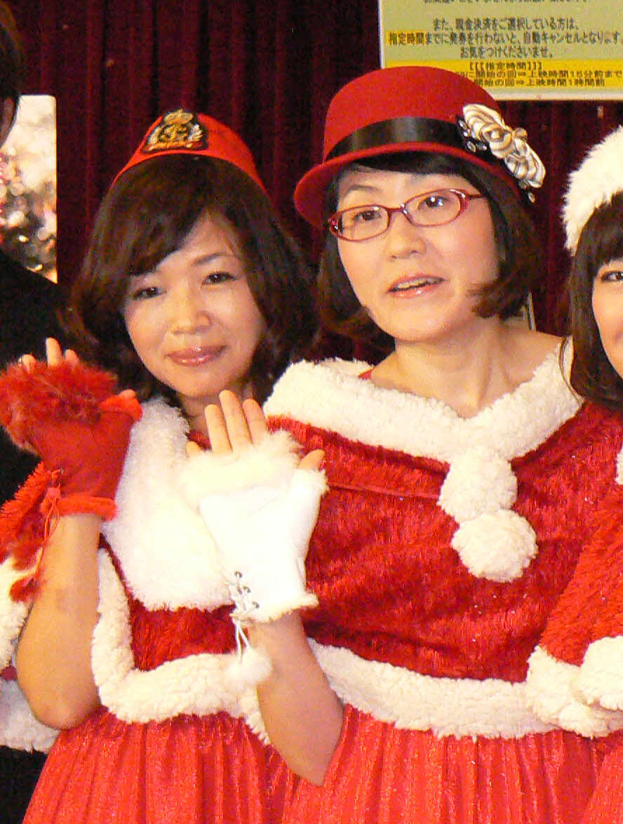 オアシズの大久保佳代子（左）と光浦靖子＝2011年10月13日