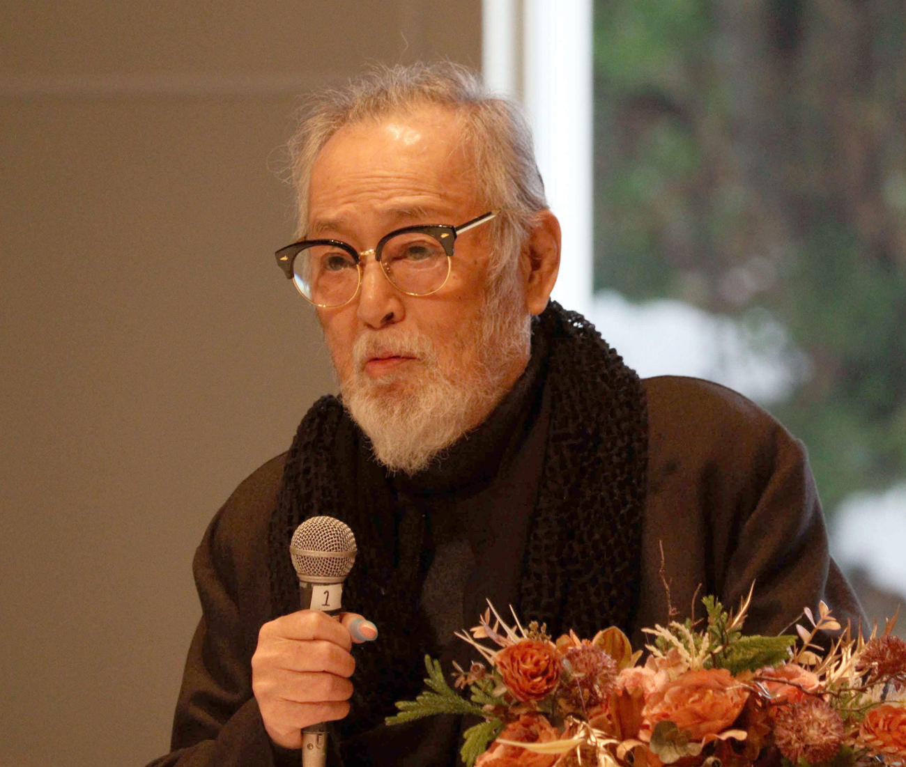 能登演劇堂で主演舞台「肝っ玉おっ母と子供たち」の制作発表会見に出席した仲代達矢（2023年12月撮影）