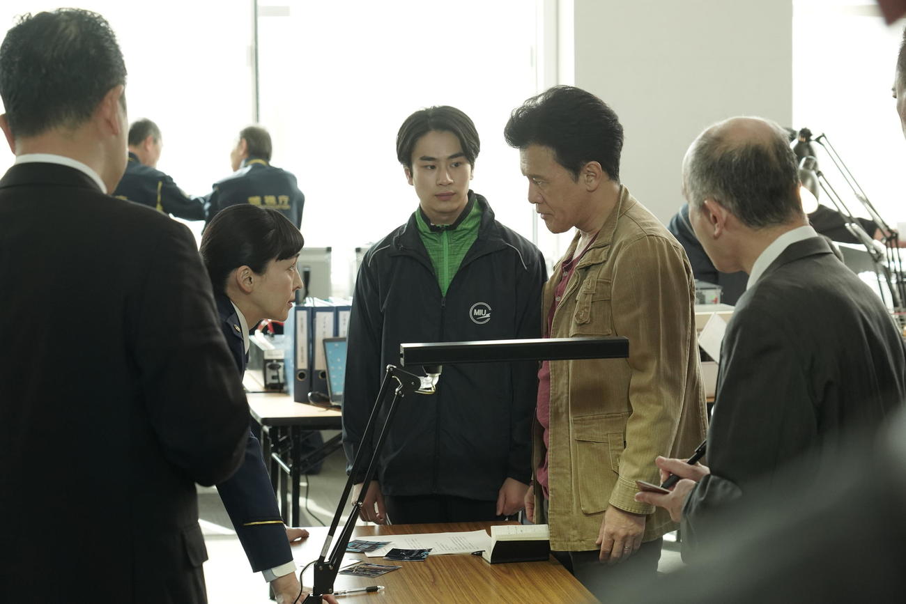 「ラストマイル」に勝俣奏太役で出演した前田旺志郎（中央）（C）2024映画『ラストマイル』製作委員会